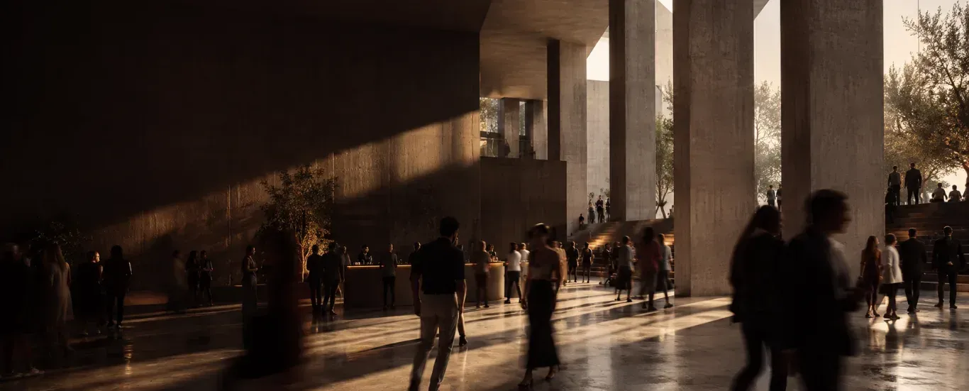 Público recorriendo un espacio de columnas de hormigón al atardecer durante un evento.